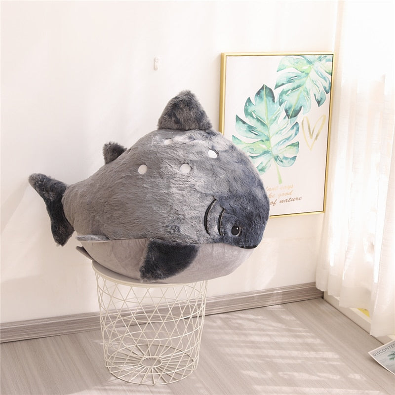 Chonky shark plushie – view 1